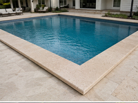 Pierre naturelle de bord de piscine sur mesure 1000x400x40mm en travertin et marbre pour terrasse de piscine extérieure, patio de villa et bordure de piscine paysagère