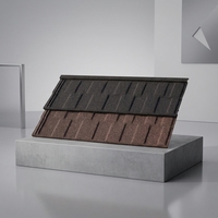 Tuiles de toiture en métal revêtues de pierre de grande taille, plaques résistantes à la chaleur pour la construction/des maisons, installation facile et rapide, idéales pour les toitures d'hôtels.