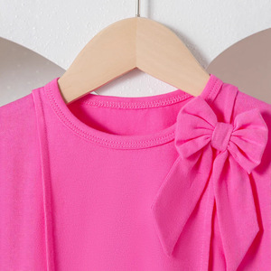 Completo Abito Estivo 2026 da <span class=keywords><strong>Bambina</strong></span> in Cotone: Gilet Senza Maniche con Fiocco e Colletto, Pantaloncini Bianchi con Bottoni Perla e Dettagli Nappa <span class=keywords><strong>Eleganti</strong></span> - Product Image 3