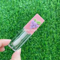 Tube de brillant à lèvres carré rose et blanc de 6 ml avec grand applicateur, emballage pour gloss à lèvres avec design nœud fraise cerise