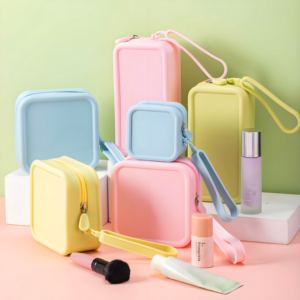 Лидер продаж, большие емкости, Легкие многофункциональные силиконовые косметические сумки, водонепроницаемые дорожные Роскошные Пользовательские логотип на молнии - Product Image 1