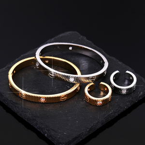 Bracelet <span class=keywords><strong>Cartier</strong></span> en zircone blanche brossée, très vendu, avec ensemble de bagues, bijoux de haute qualité pour femmes, idéal pour un cadeau de mariage - Product Image 2