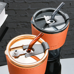 Une tasse en <span class=keywords><strong>verre</strong></span> en plastique haute esthétique <span class=keywords><strong>avec</strong></span> une <span class=keywords><strong>paille</strong></span> adaptée comme cadeau ou tasse pour les femmes et idéale pour les jus et le café - Product Image 6