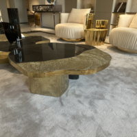 Table basse italienne légère de luxe en marbre et cuivre pour hôtel particulier