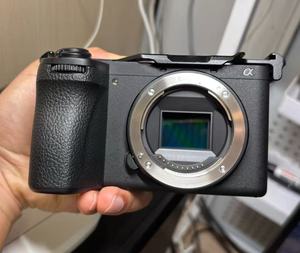 กล้องมิเรอร์เลส Sony A6700 APS-C มือสอง ความละเอียด 26MP ระบบกันสั่น 5 แกน ถ่ายวิดีโอ 4K 120P สภาพดี พร้อมส่ง - Product Image 1