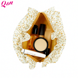 2025 fait à la main matelassé coton cosmétique sac grande capacité fermeture éclair fleur imprimer à volants volant beauté sac à main pour maquillage pochette de rangement - Product Image 4