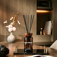 Ensemble diffuseur de parfum en verre ambré de luxe avec logo personnalisé |   200 ml Huile parfumée d'intérieur à marque privée avec bouchon en bois, idéale pour hôtels et cadeaux, vente en gros, senteur fraîche