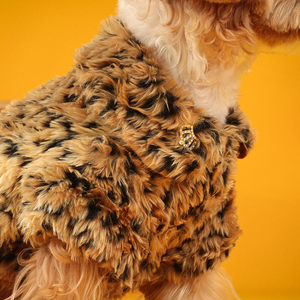 Chaleco de Piel Sintética con Estampado de Leopardo para Perros Pequeños como Toy Poodle y <span class=keywords><strong>Chihuahua</strong></span>, Ropa de Invierno Premium, Forro Interior Suave, Fácil de Poner - Product Image 4