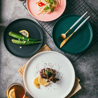 Assiettes plates modernes en céramique blanche mate, écologiques, en grès, pour restaurant, fabrication OEM/ODM en gros par l'usine chinoise