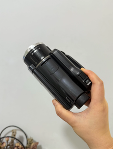 Videocámara Sony HDR-XR550E al Mejor Precio, Zoom 12X, Cámara HD para Vlogs - Product Image 2