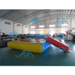 Équipement de jeux aquatiques gonflable Island Hopper Spring, trampoline combiné avec toboggan de lancement pour parc - Product Image 6