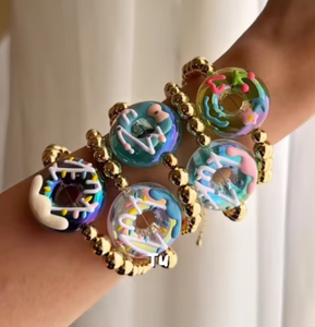 Pulsera de Donuts Hecha a Mano, Pulseras de Corazón de Colores Arcoíris, Joyería de Verano - Product Image 1