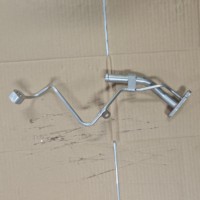 Penjualan Terlaris 151975X00A Pipa Saluran Suplai Oli Turbocharger untuk Nissan Navara D40 D22 Pathfinder R51 R52 Frontier