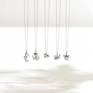 Collana da donna Jietao in acciaio inossidabile, ispirata al mare, impermeabile, anallergica, con animali marini: Cavalluccio marino, Polpo, Granchio, Tartaruga - Product Image 2
