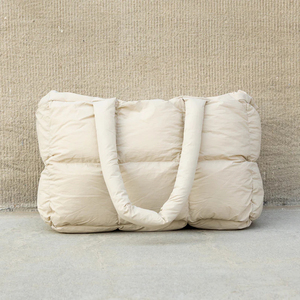 กระเป๋าถือทรงพัฟฟ์ขนาดใหญ่ สีพื้น กระเป๋าสะพายไหล่แบบเสื้อแจ็คเก็ตขนเป็ด กระเป๋าผ้าทรงคลาวด์สำหรับผู้หญิง - Product Image 6