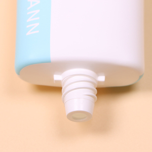 Tubo de protección solar cosmético con punta de boquilla larga y tapón de rosca de fórmula Tubo cuadrado plano de plástico de impresión offset - Product Image 6