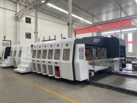 Machine automatique de fabrication de boîtes en carton, impression offset, découpe et rainurage flexo