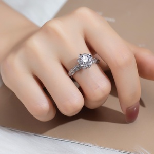 แหวนเพชรเลี้ยงในห้องปฏิบัติการ Messi Jewelry รุ่น MSR-1136 ทอง 18K ดีไซน์ดอกไม้ แหวนหรูหราโรแมนติก แหวนหมั้น แหวนแต่งงาน แหวนคลาสสิก ของขวัญ - Product Image 5