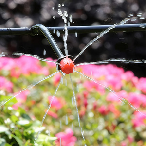 فوهة تنقيط عالية الكفاءة مقاومة للأشعة فوق البنفسجية 13 سم قابلة للتعديل 360 درجة °   قابس أرضي بثمانية فتحات مع عمود واحد للمزارع والبساتين والمشاتل - Product Image 2