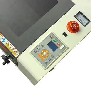 Graveur laser CO2 haute précision Haitop et machine à fabriquer des tampons en caoutchouc avec moteur pas à pas à refroidissement par eau pour <span class=keywords><strong>gravure</strong></span> de haute précision - Product Image 2