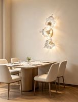 Lustre LED en cristal réglable avec système de suspension, finition dorée, intensité variable, garantie 3 ans, idéal pour salon et mariages