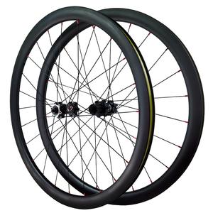 Jeu de roues de route 700C à frein à disque avant et arrière, jantes en fibre de carbone, moyeu à dégagement rapide, <span class=keywords><strong>axe</strong></span> à tirage direct, blocage central pour vélo - Product Image 1