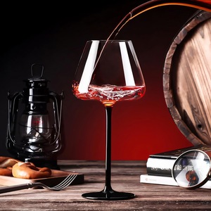 Copa de Vino Tinto de 301-400 ml con Tallo Negro, Elegante, para Cócteles y Fiestas - Product Image 4