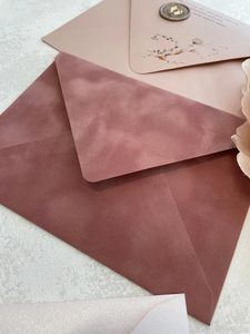 Doublures d'enveloppes en velours bordeaux A7 ou A9, doublures en suède bordeaux pour invitations de mariage - Product Image 5