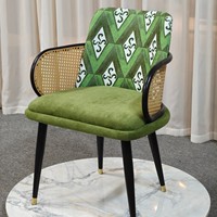 Fauteuil de salle à manger personnalisable, style nordique moderne, avec panneau en rotin rembourré à motifs géométriques, assise en velours vert, structure noire, Gold Gym Park