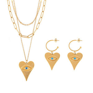 Collana pendente malocchio a forma di cuore placcato in PVD oro 18K | Catena a strati in acciaio inossidabile con simbolo protettivo - Product Image 5