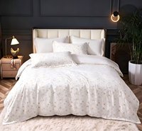 Parure de lit florale en polyester, base blanche, motif petites fleurs délicates, housse de couette et taies d'oreiller en microfibre douce, textile de maison, vente en gros