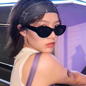 Gafas de Sol de Ojo de Gato para Mujer, Lentes de PC con Protección UV400, Estilo Viaje, Montura Gris C4 - Product Image 3