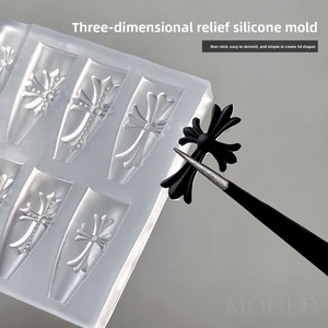 Moule à ongles en silicone 3D Punk Cross haute clarté pour DIY, moule à breloques pour accessoires d'ongles à presser - Product Image 4