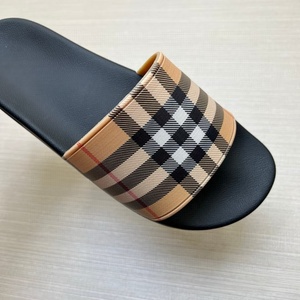 Sandalias de Diseñador a Cuadros de Alta Calidad al por Mayor de Fábrica para Hombre y Mujer, Sandalias de Playa Modernas y Cómodas - Product Image 6