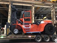 Chariot élévateur CPCD320 d'une capacité de 32000 kg pour le transport de marchandises lourdes en port