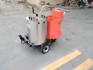 Machine de marquage routier sans air à peinture froide avec dispositif de positionnement en ligne droite pour une précision accrue - Product Image 2