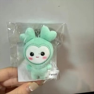 Porte-clés en peluche Kpop Twice Lovely, jouet en peluche en coton PP, peut couiner, avec Mark <span class=keywords><strong>Momo</strong></span> <span class=keywords><strong>Sana</strong></span> Nayeon Jihyo, cadeau pour les fans - Product Image 6
