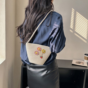 Sac seau minimaliste en coton pour l'été avec broderie florale, idéal pour la plage, les voyages, à porter en bandoulière ou sur l'épaule - Product Image 2
