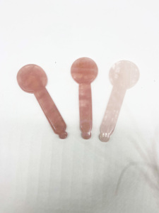 Rouleau de jade en cristal naturel de haute qualité, logo personnalisé, masseur facial Gua Sha, rouleau de quartz rose, Guasha - Product Image 3