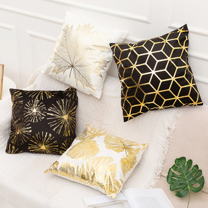 Venta al por mayor de lujo 45x45 negro geométrico cuadrado terciopelo corto estampado dorado Fundas de cojín bordado almohada para Hotel - Product Image 5