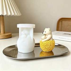 Moules en silicone avec sculpture d'ours mère et bébé dormant sur un pot de miel pour la production artisanale DIY - Product Image 3