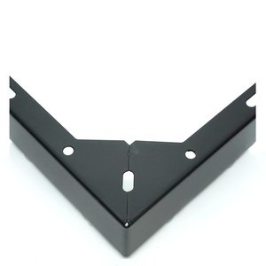 Protector de Patas de Silla de Acero en Forma de L, Diseño Moderno y Simple, Duradero para Protección de Muebles en Dorado/Negro/Plateado - Product Image 1