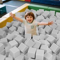 Fournisseurs chinois de tapis de gymnastique gonflables de 25 m, fosse à mousse, cubes de mousse haute densité pour la gymnastique