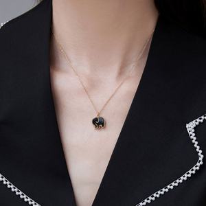 Collier élégant en forme d'éléphant noir et blanc double face, chaîne de clavicule plaquée or 18 carats, bijoux de mode en acier inoxydable pour femme - Product Image 3