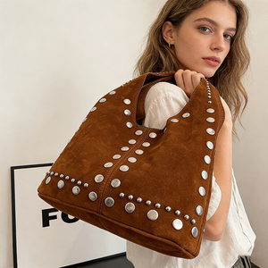 Borsa Hobo Vintage in Pelle Scamosciata per Donne - Lussuosa Borsa a Spalla con Borchie Metalliche, Morbida e Capiente per Uso Quotidiano - Product Image 5