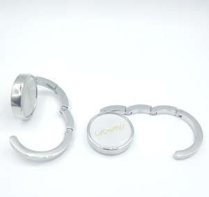 ตะขอแขวนกระเป๋าแบบกำหนดเองได้อย่างรวดเร็วสำหรับโต๊ะ พร้อมโลโก้ของคุณ - Product Image 4