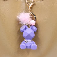 Porte-clés tendance en plastique en forme de petit ours mignon avec clochette et pompon, accessoire de sac