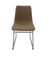 Chaise de salle à manger en cuir avec base en traîneau chromé et structure en tube de fer, chaise de restaurant, d'hôtel ou de banquet