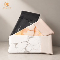 Étui à lunettes en cuir PU à imprimé marbre, ouvert en dessus, avec logo personnalisé, texture luxueuse, sac de rangement portable et souple pour lunettes de soleil