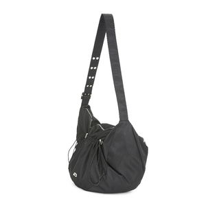 Sac à main léger en nylon K Fashion noir encre avec un design froissé tendance et une sangle à œillets - Product Image 5